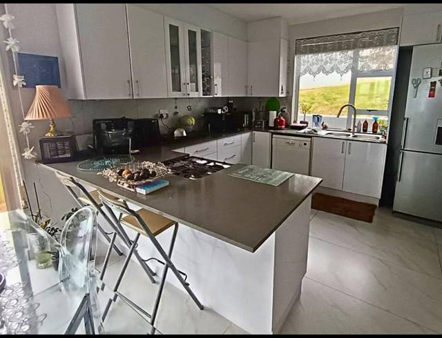 2 BEDROOM APARTMENT FOR SALE IN PINNACLE POINT GOLF ESTATE